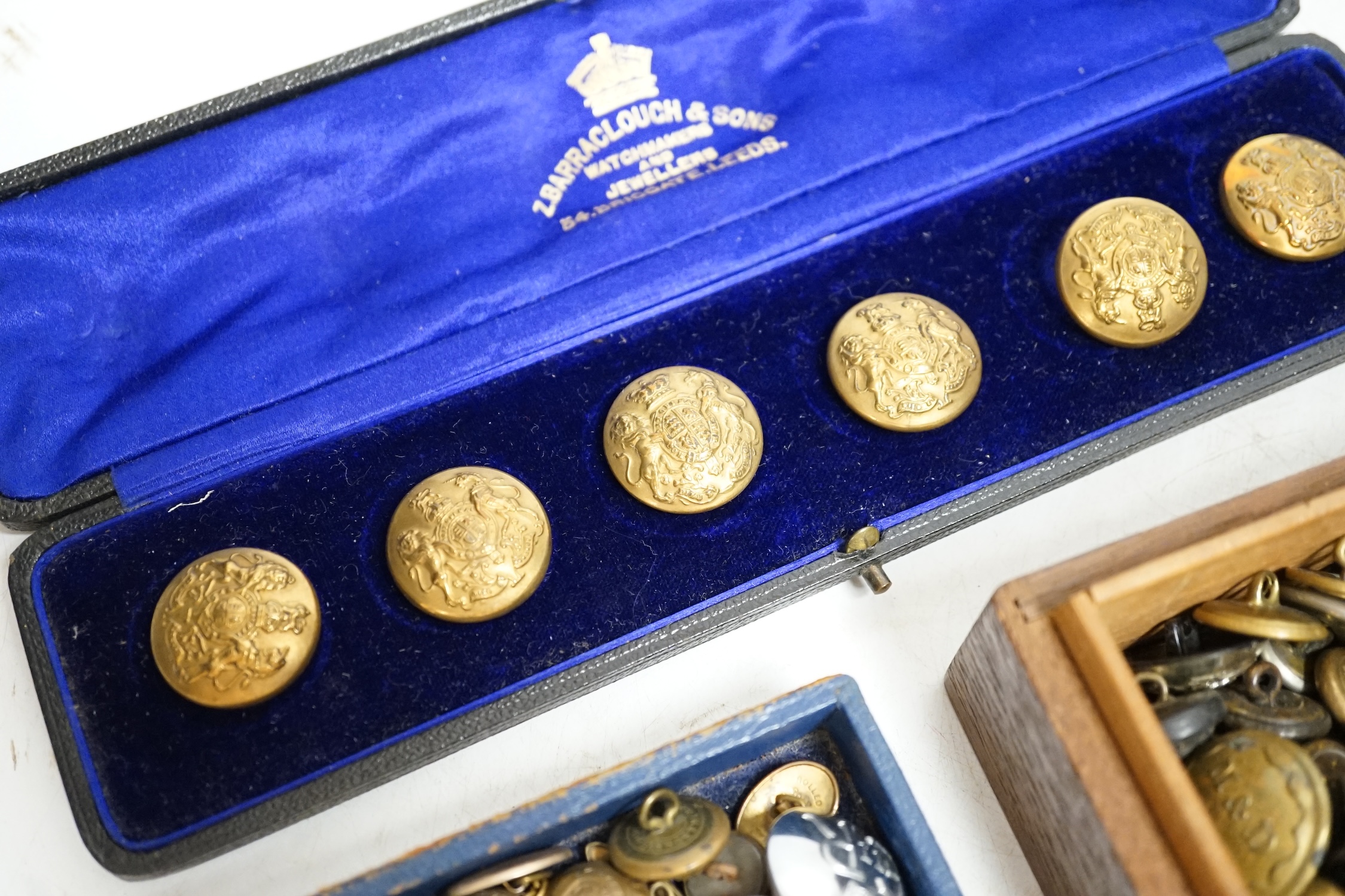 A large collection of military buttons etc. Condition - varies